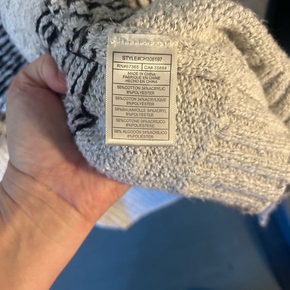 CUPCAKES & CASHMERE LONG TRIBAL SWEATER, SZ XS, Good Condition (Grey/Blk) - Picture 6 of 9